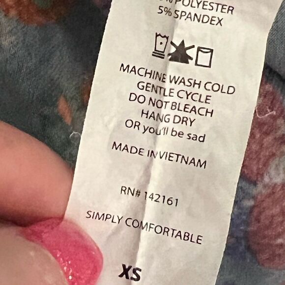 LulaRoe xs butterfly top - Picture 5 of 5